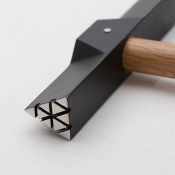 Wubbers Artisan's Mark Triangle Outer Texture Hammer